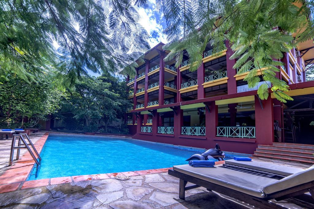 The Harbor Lights Palace Sihanoukville Exterior photo