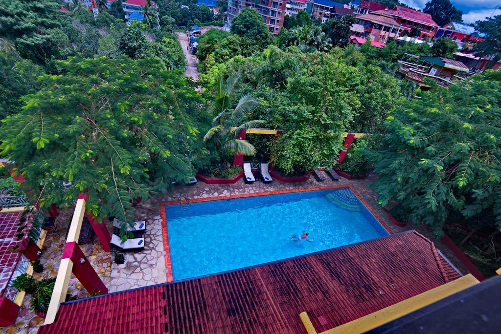The Harbor Lights Palace Sihanoukville Exterior photo