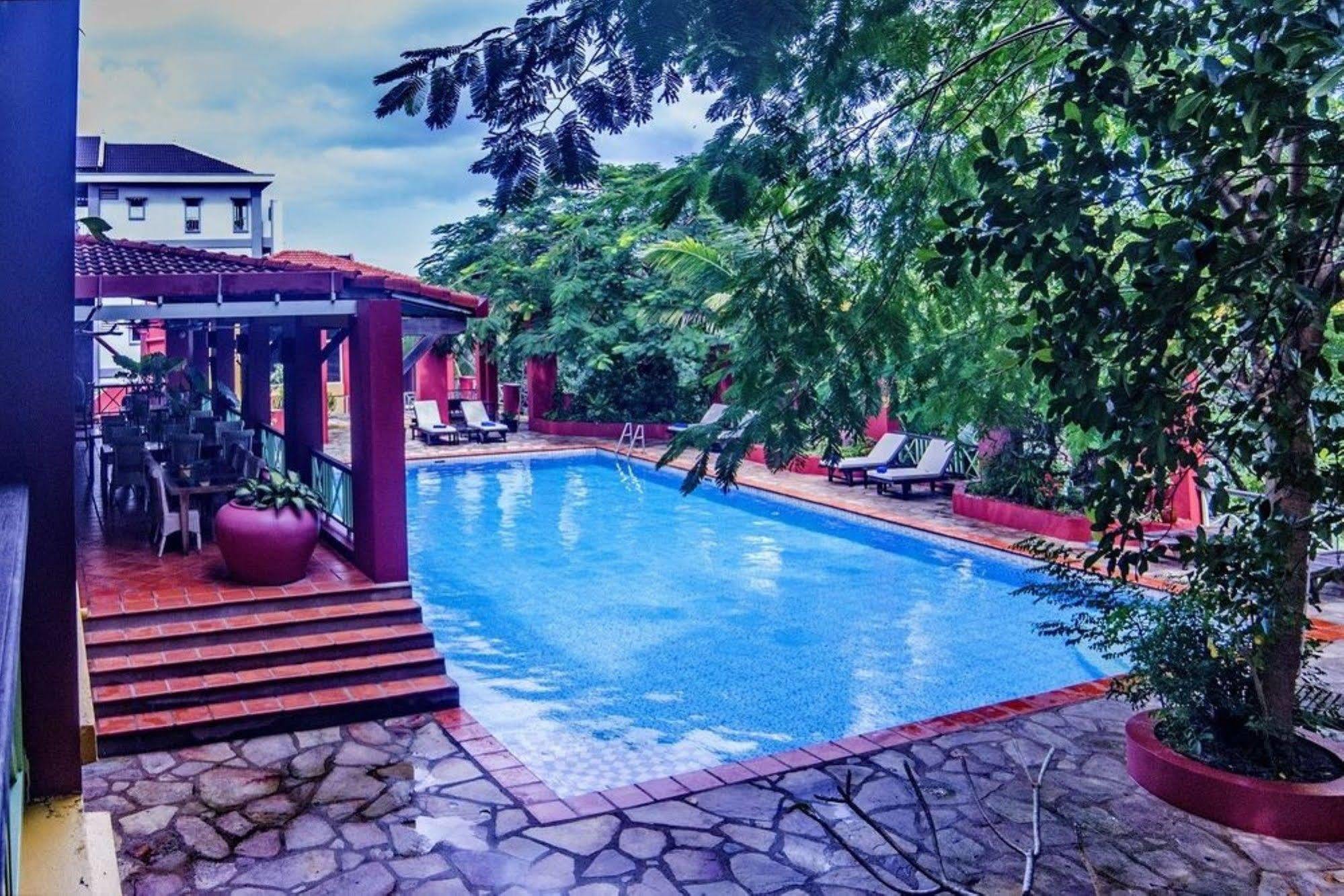 The Harbor Lights Palace Sihanoukville Exterior photo