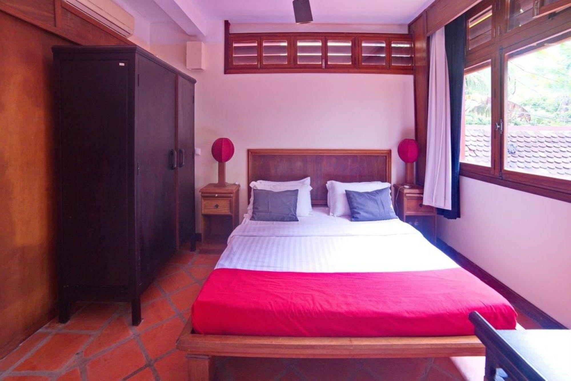 The Harbor Lights Palace Sihanoukville Exterior photo