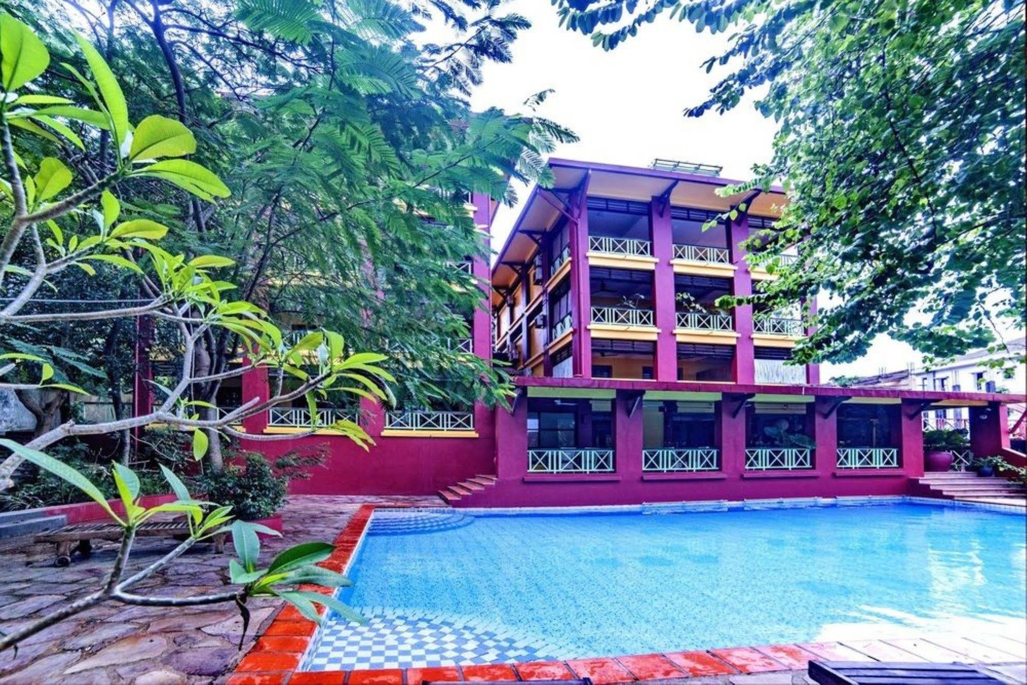 The Harbor Lights Palace Sihanoukville Exterior photo