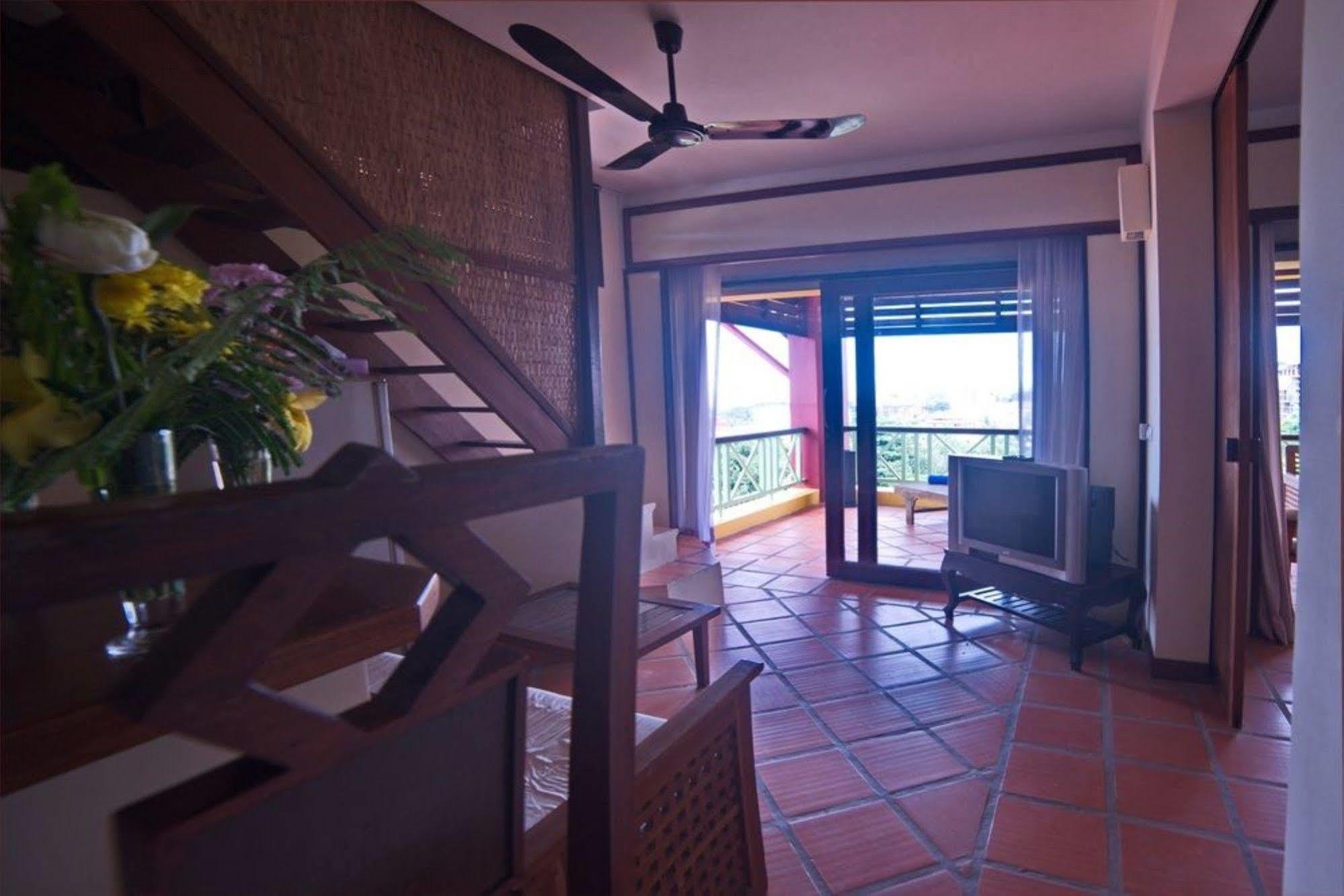 The Harbor Lights Palace Sihanoukville Exterior photo
