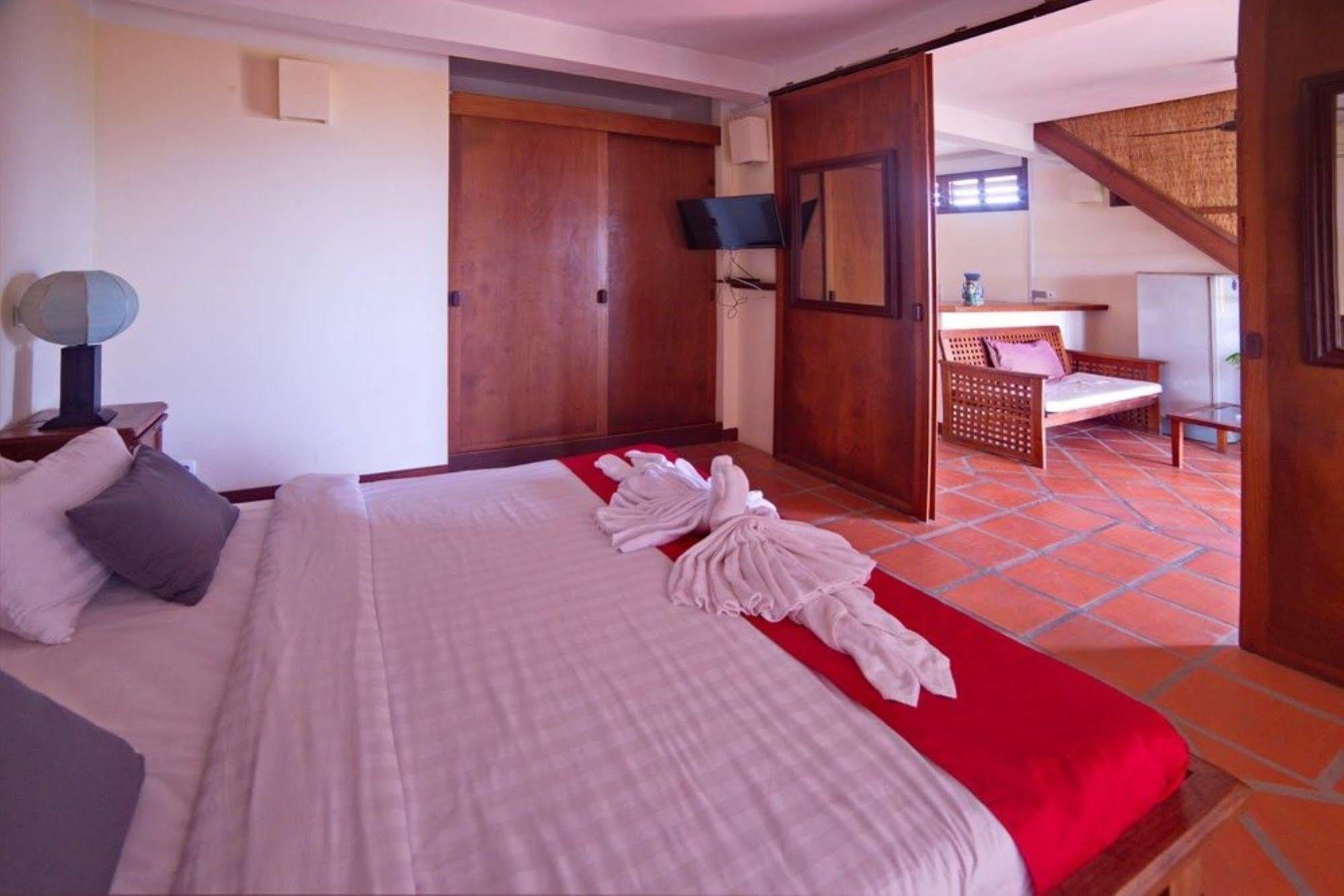 The Harbor Lights Palace Sihanoukville Exterior photo