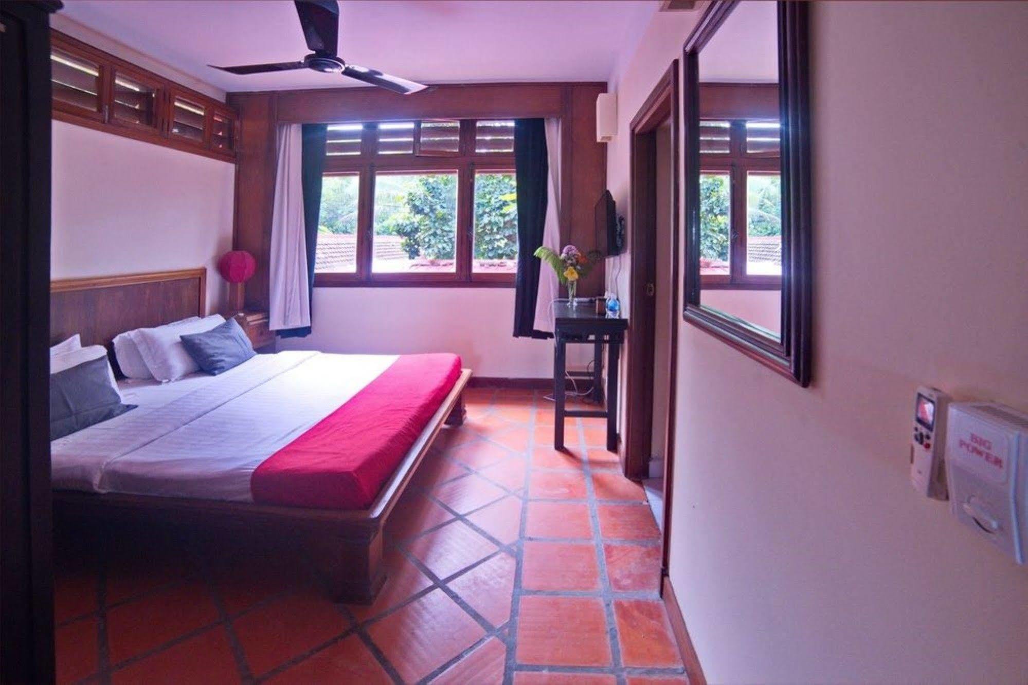 The Harbor Lights Palace Sihanoukville Exterior photo