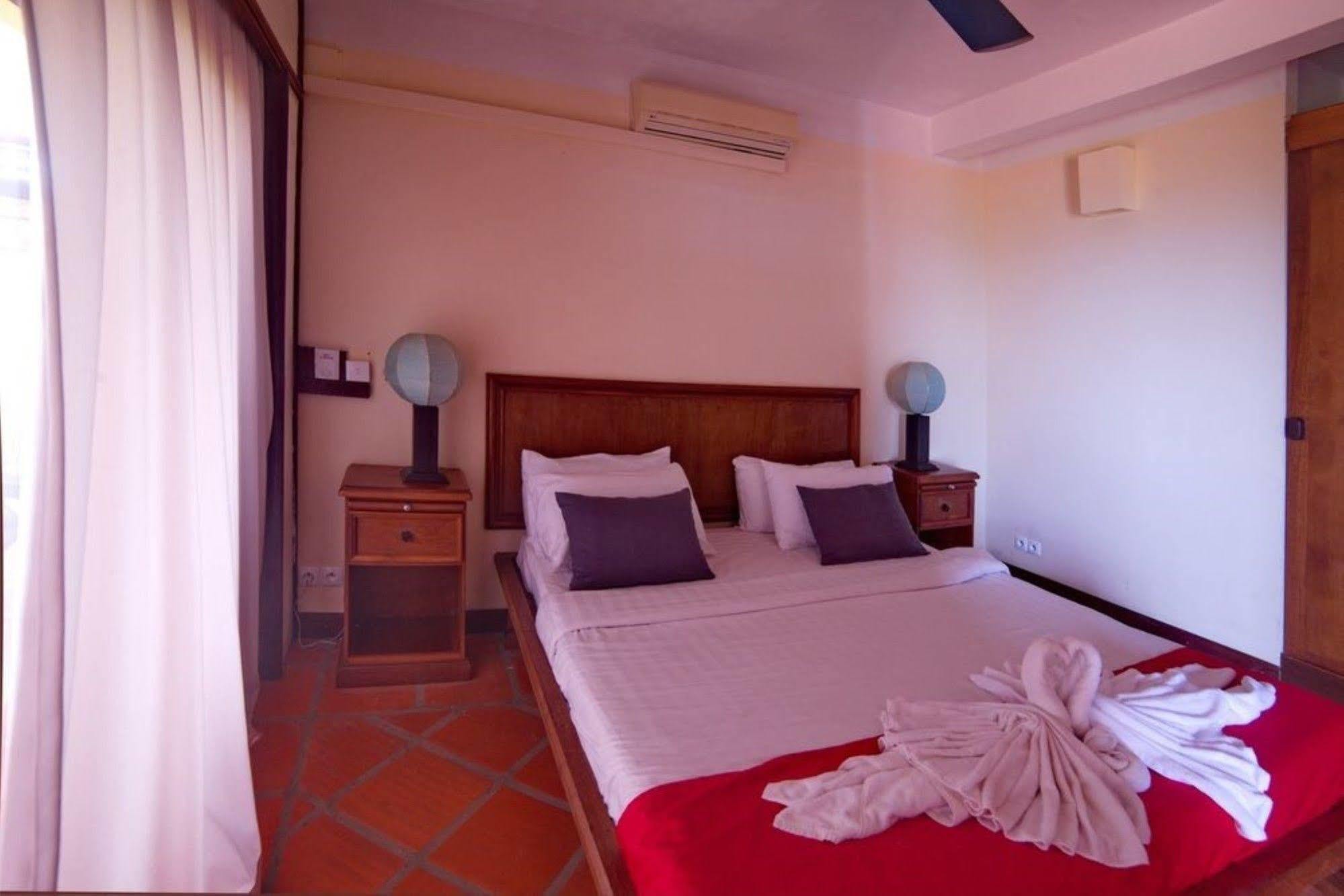 The Harbor Lights Palace Sihanoukville Exterior photo